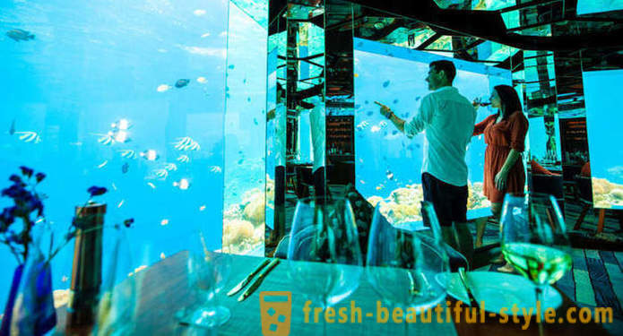 Restaurante submarino de luxo nas Maldivas