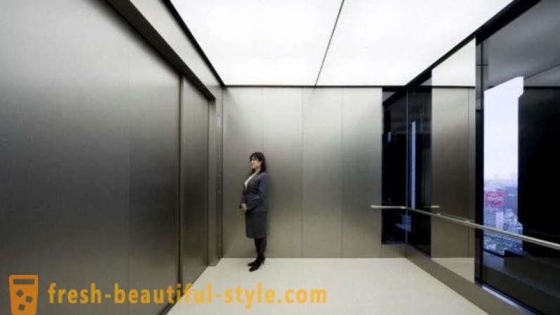 No Japão, é melhor não ir para dentro do elevador primeiro