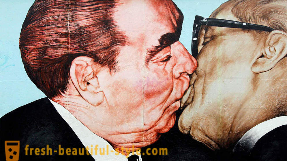 Enquanto os líderes mundiais tentou evitar beijando Brezhnev