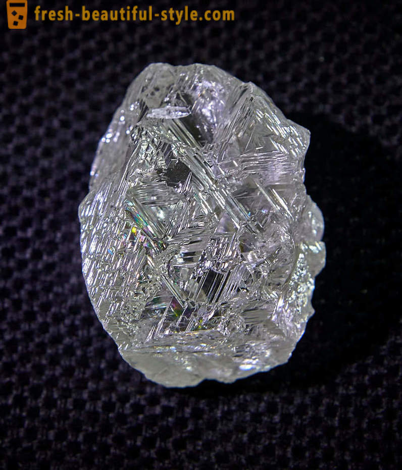 Em Yakutia ter encontrado um diamante única pesando cerca de 200 quilates