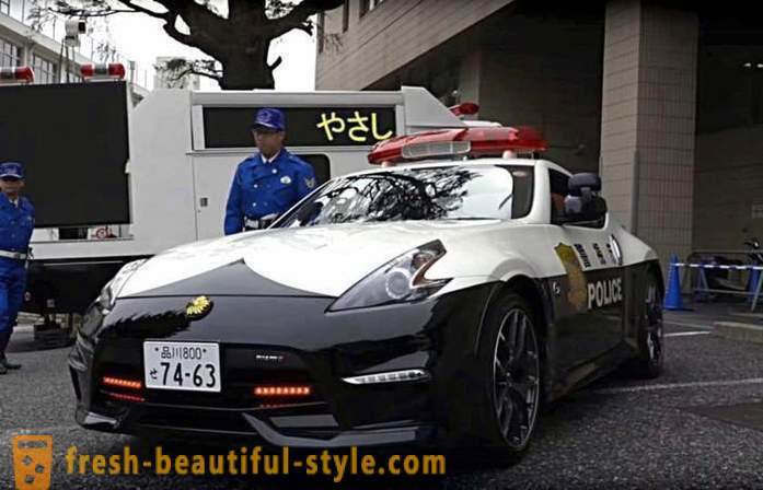 Carros de polícia japoneses íngremes