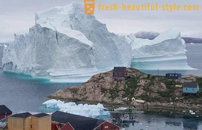 Aldeia Greenland ameaçado por um enorme iceberg