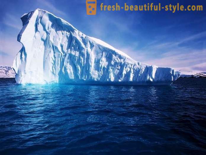 Aldeia Greenland ameaçado por um enorme iceberg