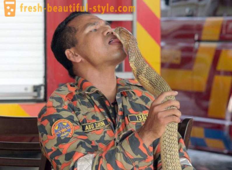 O domador famosa de cobras morreram por causa da mordida