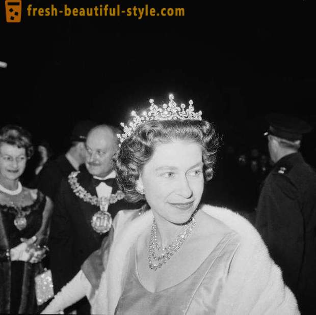 Rainha Elizabeth II eo príncipe Philip celebram casamento da platina