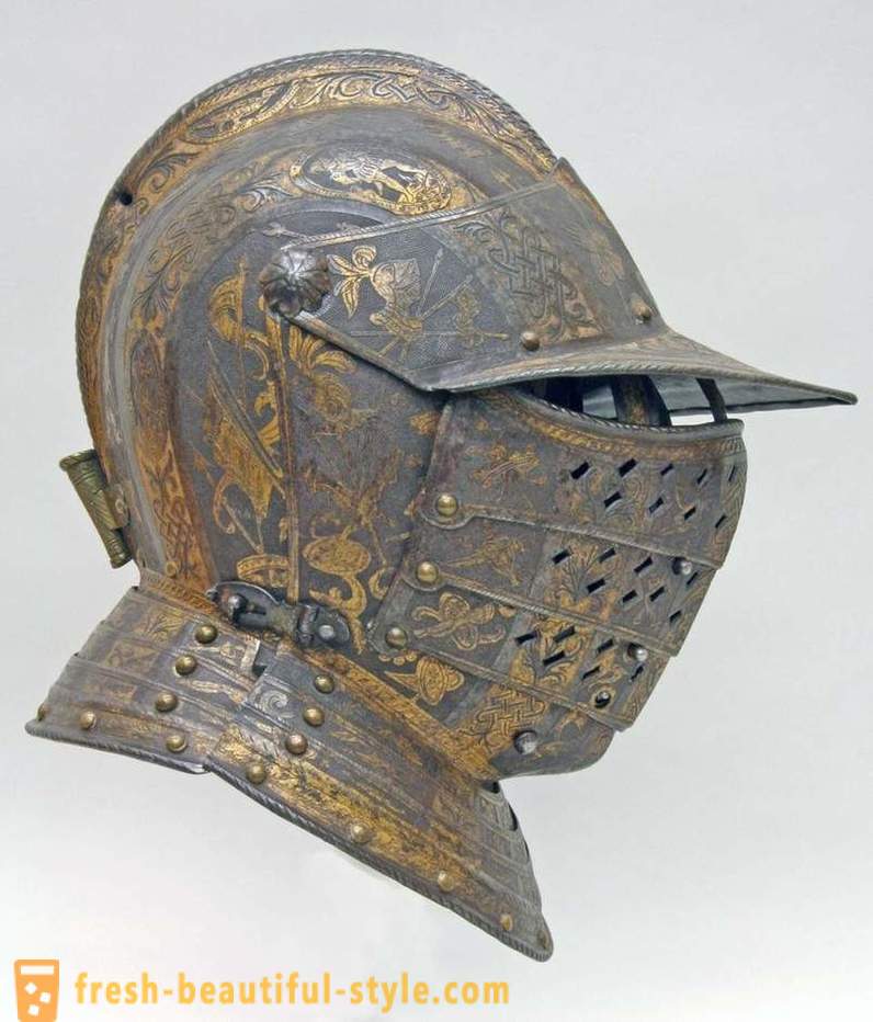 Knightly traje, máscaras de gladiadores, capacetes militares e afins de todos os tempos
