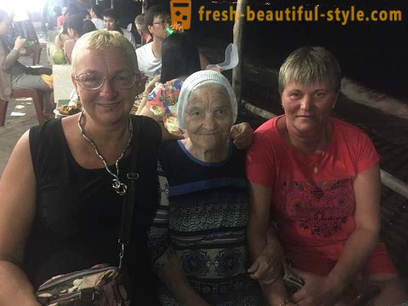Residente de 89 anos de idade de Krasnoyarsk, viajando o mundo em sua aposentadoria