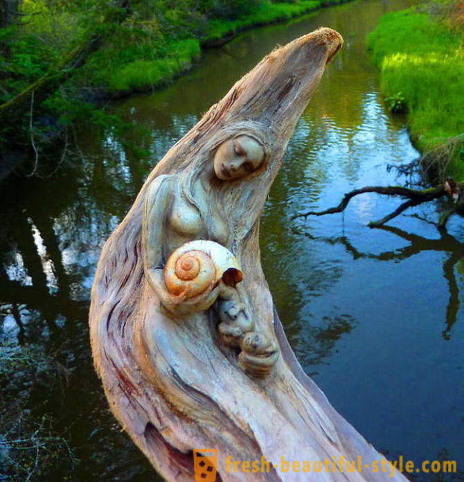 Bem-vindo à história: esculturas impressionantes de madeira flutuante, olhando para que inconscientemente acredita em milagres e magia