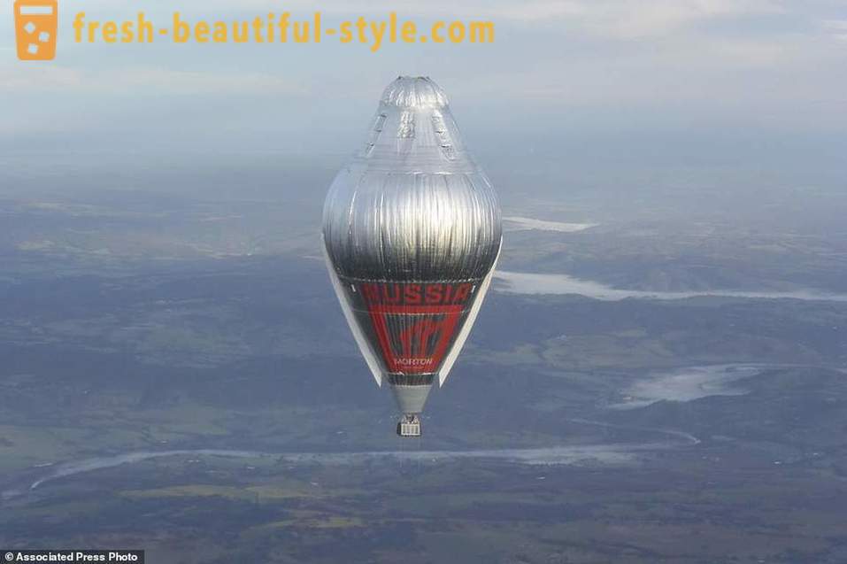 Padre russo Fedor Konyukhov estabeleceu um recorde mundial para a turnê mundial em um balão