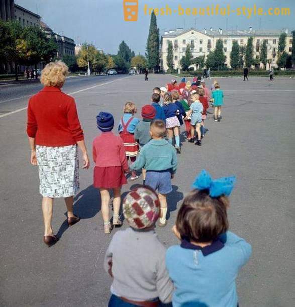 Jardim de infância soviética para uma caminhada