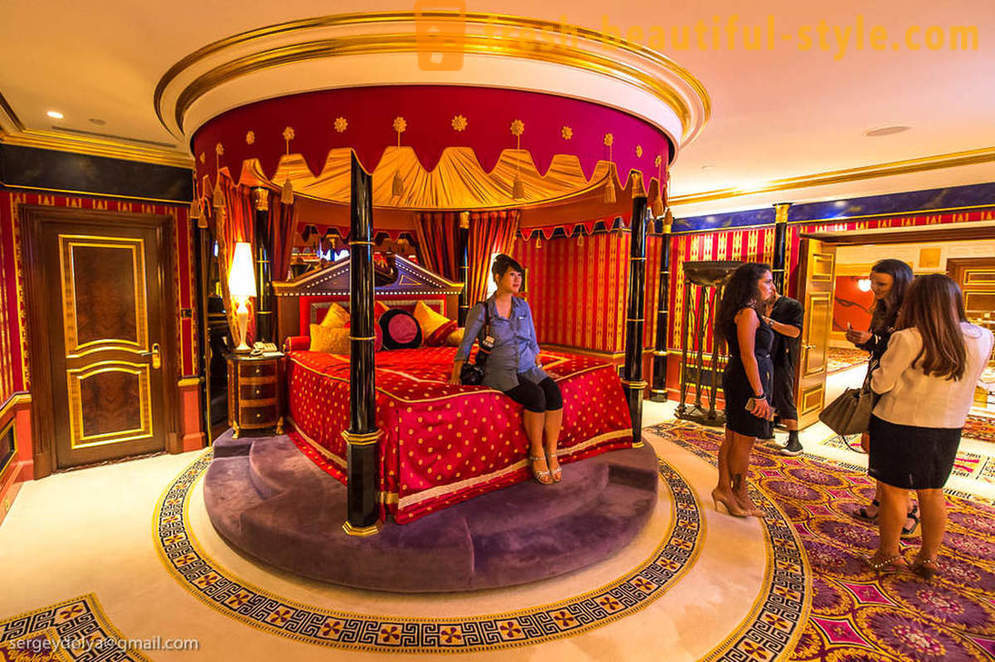 Existe uma casa de banho de ouro no Burj Al Arab?