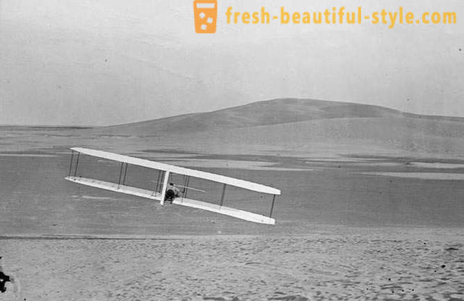 O primeiro vôo tripulado por avião
