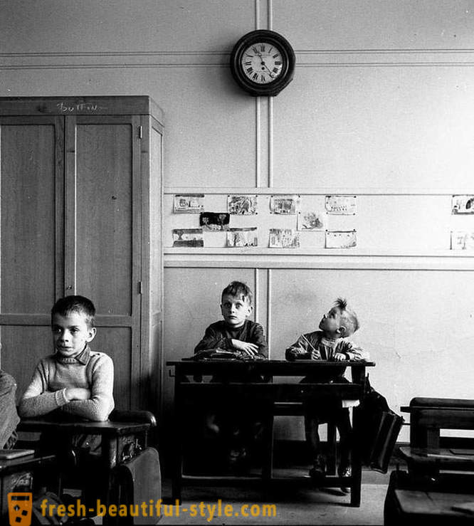 Crianças na imagem do Foto por Robert Doisneau