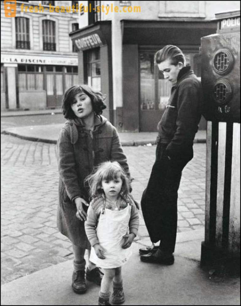 Crianças na imagem do Foto por Robert Doisneau