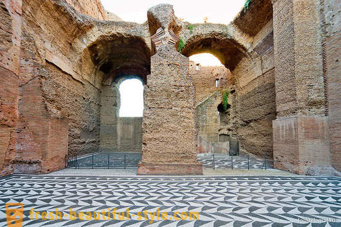 Caminhando ao longo dos banhos antigos em Roma