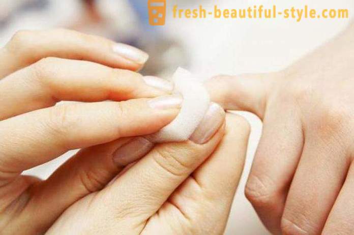Manchas brancas nas unhas dos dedos: as causas e tratamento