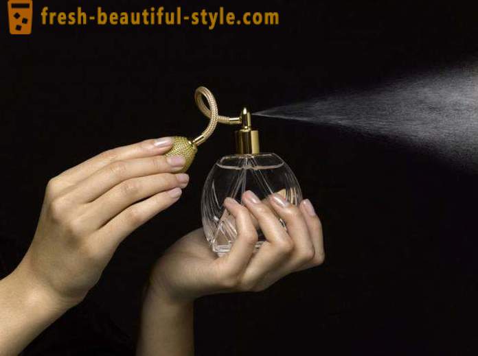 A água perfume diferente da água do vaso sanitário? Eau de toilette, perfumes e perfume - qual é a diferença?