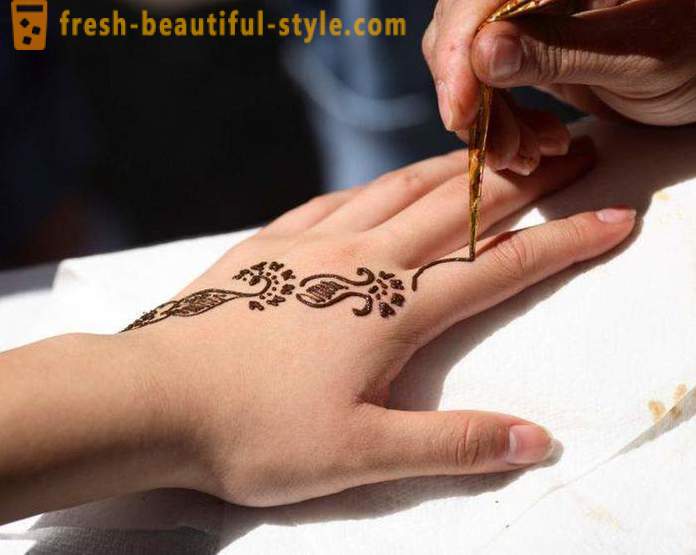 Tatuagens de henna. Como fazer um tatuagens henna temporária