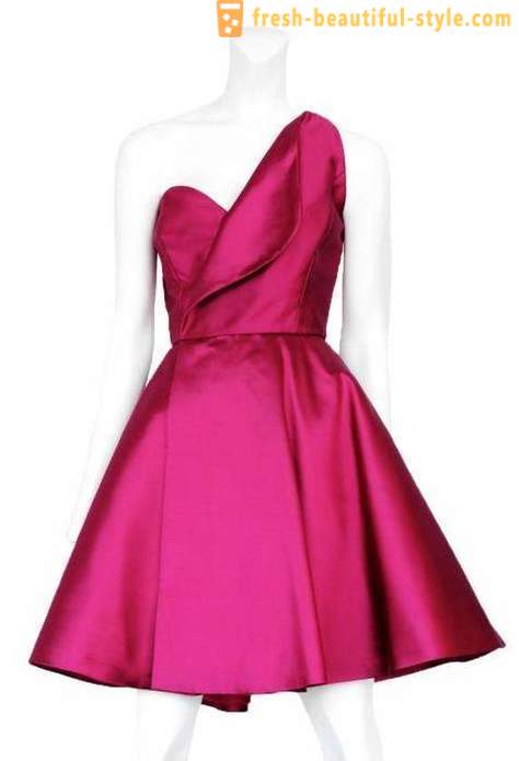 Vestido rosa como elemento básico do guarda-roupa