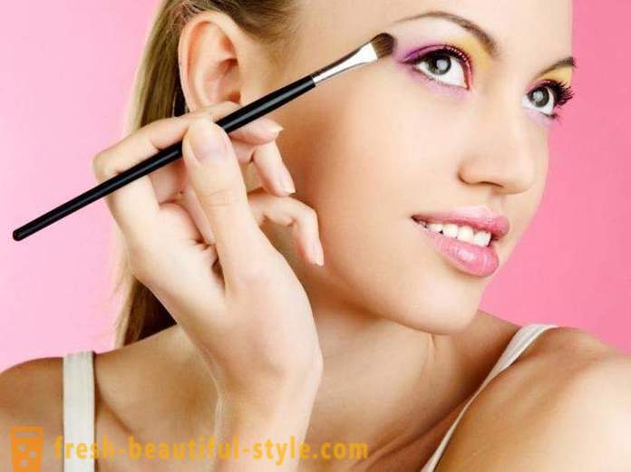 Como aumentar a maquiagem dos olhos: 5 de regras universais